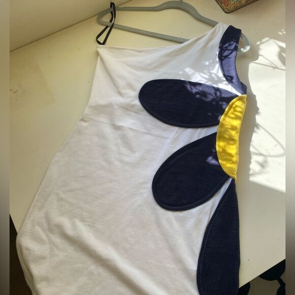 One Shoulder Large Side Daisy Design White Mini Dress Size Medium - Picture 5 of 8